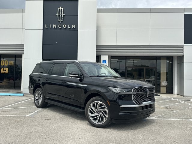 2026 Lincoln Navigator L Premiere in Infinite Black Metallic Clearcoat — front three-quarter view