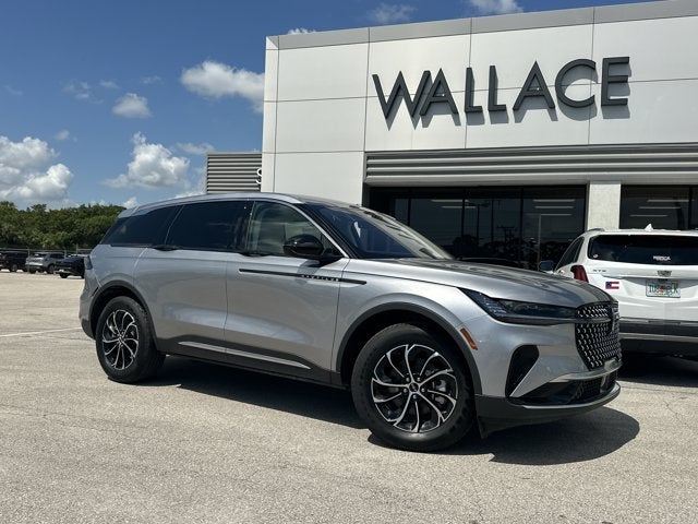 2026 Lincoln Nautilus Premiere in Silver Radiance Metallic Clearcoat — front three-quarter view