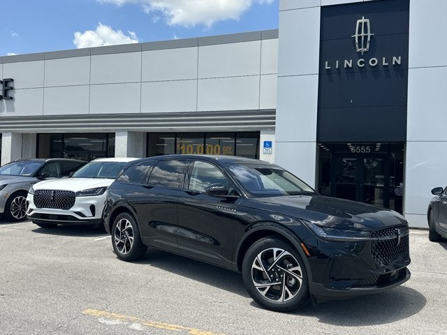 2026 Lincoln Nautilus Premiere in Infinite Black Metallic Clearcoat — front three-quarter view