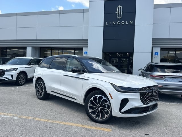 2026 Lincoln Nautilus Reserve in White Platinum Metallic Tri-Coat — front three-quarter view